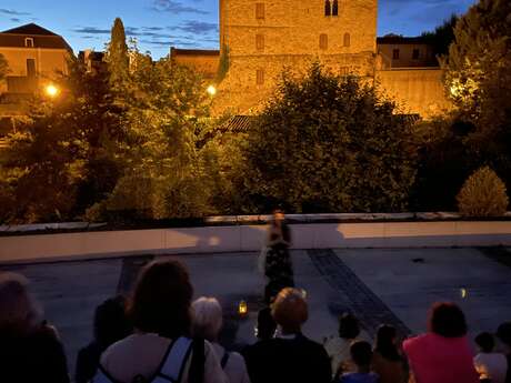 Visite aux lampions : Diable, sorcières et seigneurs maudits : balade contée nocturne côté pierres