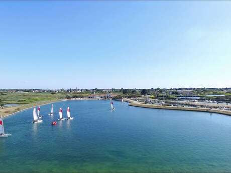JEU DE PISTE MARITIME OU RELAIS AVEC LE CNCG SOUS RÉSERVE D'UN GROUPE CONSTITUÉ DE 10 PERSONNES JEU DE PISTE MARITIME OU RELAIS AVEC LE CNCG SOUS RÉSERVE D'UN GROUPE CONSTITUÉ DE 10 PERSONNES