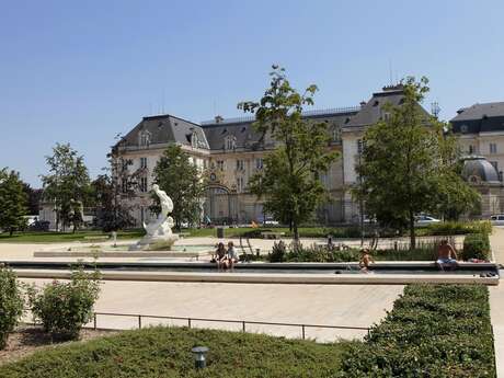 Hôtel de la préfecture - Oude abdij van Notre-Dame-aux-Nonnains Hôtel de la préfecture - Oude abdij van Notre-Dame-aux-Nonnains