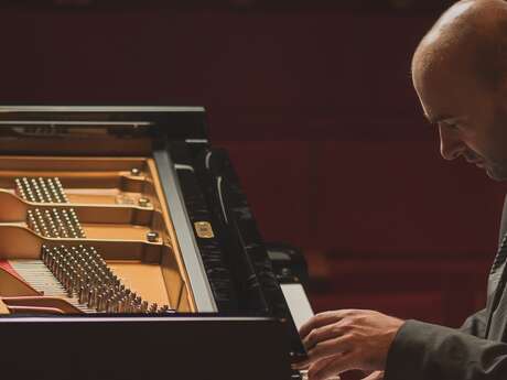 Théâtre de Sin-le-Noble - Liszt meets the Queen Wojciech Waleczek, pianiste international, revient à Sin-le-Noble !