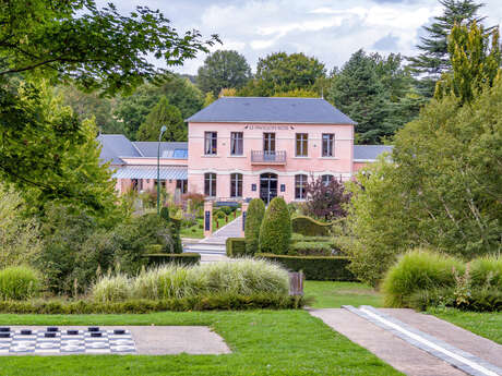 VISITE GUIDÉE DE LA ROCHE-POSAY "L'HISTOIRE DU THERMALISME" VISITE GUIDÉE DE LA ROCHE-POSAY "L'HISTOIRE DU THERMALISME"
