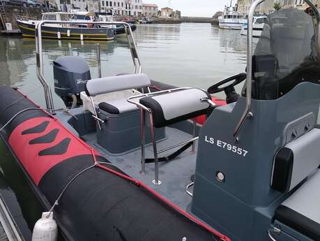 PÊCHE EN MER - PÊCHE SPORTIVE SUR SEMI-RIGIDE - EXPERT - PAR ÎLE DE RÉ NAUTISME PÊCHE EN MER - PÊCHE SPORTIVE SUR SEMI-RIGIDE - EXPERT - PAR ÎLE DE RÉ NAUTISME