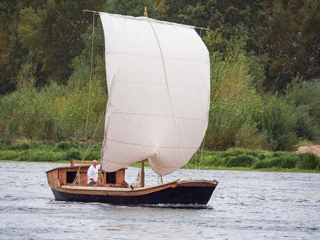 Loire-émoi balades en bateau traditionnel sur la Loire à Saint Dyé sur Loire