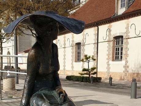 Lili, la dame au chapeau Lili, la dame au chapeau