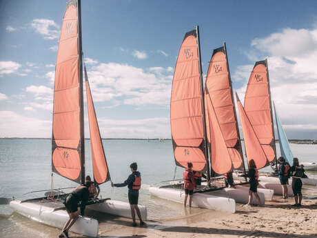 COURS DE CATAMARAN ADO - ILE DE RÉ VOILE / LOIX COURS DE CATAMARAN ADO - ILE DE RÉ VOILE / LOIX