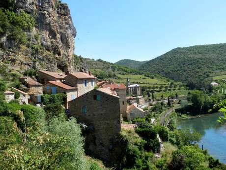 Au cœur de Peyre - village troglodytique