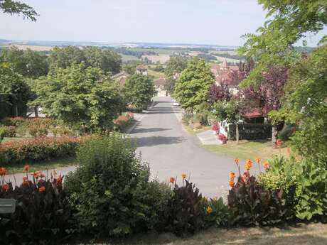 CHÂTEAUX ET GASTRONOMIE AUTOUR DE SAINT-PUY - PR® n°28