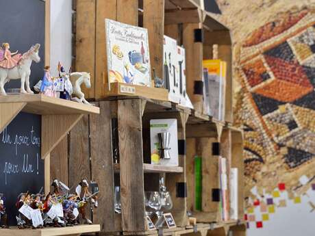 BOUTIQUE LA FABRIQUE À SOUVENIRS