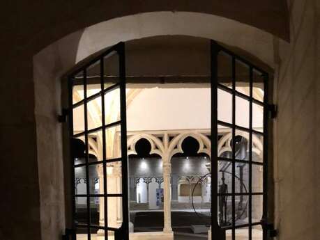Nocturnes in the cloister of Saint-Vincent cathedral Nocturnes in the cloister of Saint-Vincent cathedral