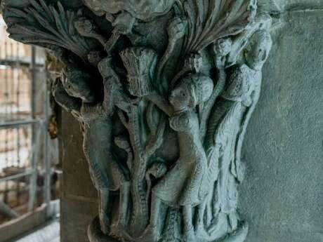 Deciphering a Romanesque capital from Saint-Vincent Cathedral : Abel and Cain