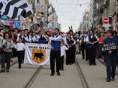 Gouel an Tren avec le Bagad de Carhaix