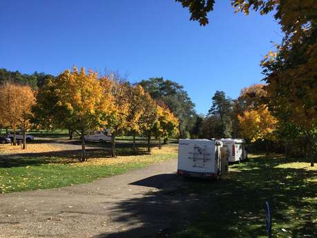 Aire de stationnement des Jardins du Manoir d'Eyrignac