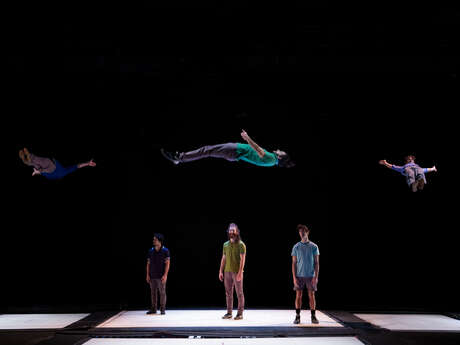 Cirque acrobatique - Esquive Cirque acrobatique - Esquive