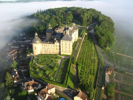 Château de Hautefort Château de Hautefort