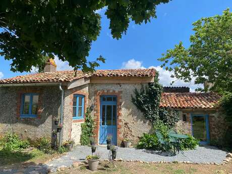 Gîte Vue du Château - la Petite Ferme d'Alpagas Sanzay