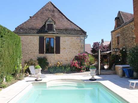 Le Bercail avec piscine chauffée proche de Sarlat