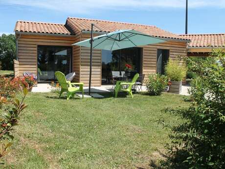 Les 3 Cypres climatisé et piscine proche de Sarlat