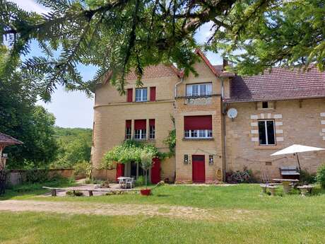 Trompettes avec piscine proche de Sarlat