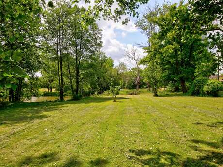 Aire de camping-car "Les Forges Fishing"