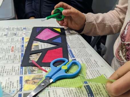Musée de Bressuire - Atelier - Création d'un papier en vitrail