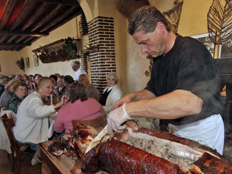 Auberge de Grand'Maison - Au Cochon Grillé Auberge de Grand'Maison - Au Cochon Grillé