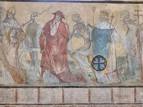 Entrez dans la danse macabre : visite nocturne et théâtralisée