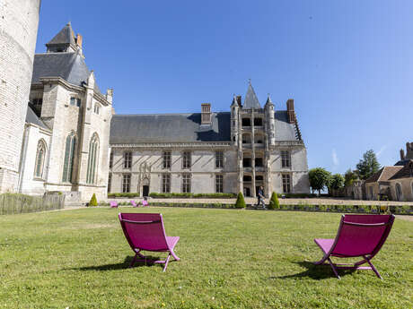 Pique-nique et visite de l'exposition Fleurs de Pierre au château