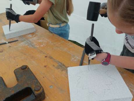 Ateliers archéologie 6-8 ans : Taille de pierre