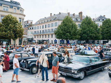 Traversée de Chartres 2026 : défilé des voitures anciennes