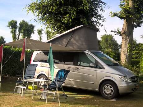 Aire de stationnement et de services - Camping Le Hellès