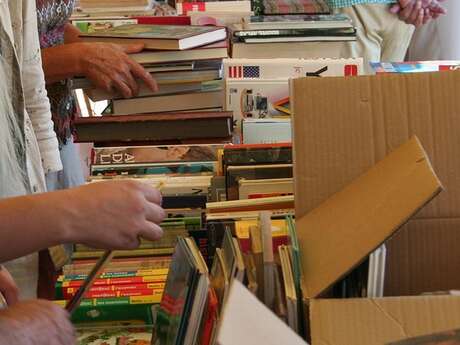 Bibliothèque : braderie estivale