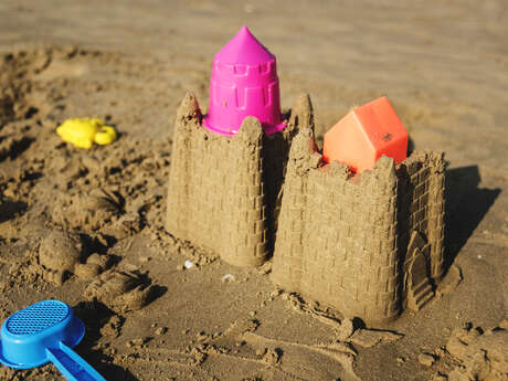 Concours de châteaux de sable pour enfants