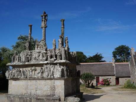 Visite guidée du calvaire de Tronoën