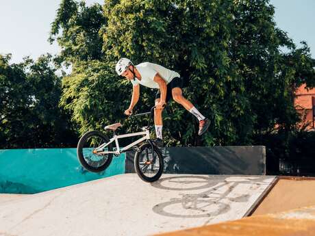 Inauguration du parc sportif du Merlot - Démonstration de BMX et skateboards
