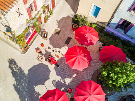 LA PETITE TABLE DE CASTIGNO