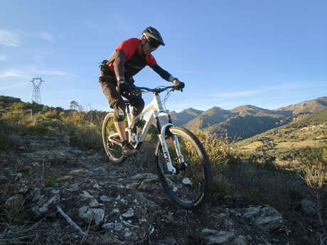 CIRCUIT N°10 DE ROQUEBRUN À VIEUSSAN – SITE VTT-FFC CAROUX EN HAUT-LANGUEDOC