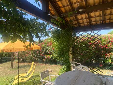 GÎTE POUR 4 PERS. À PAILHÈS, HÉRAULT – LOCATION CLIMATISÉE AVEC TERRASSE PRIVÉE