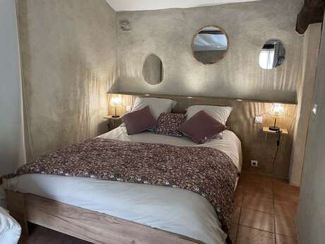 LE MOULIN D'ARCAS - CHAMBRE CERISE