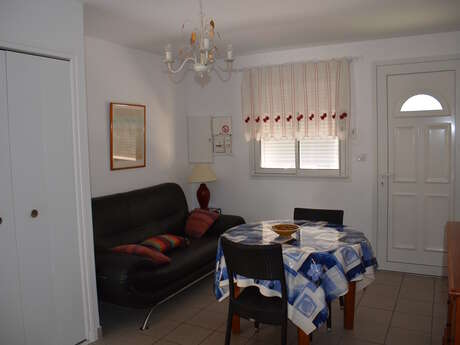 STUDIO REZ DE CHAUSSÉE AVEC JARDIN STUDIO REZ DE CHAUSSÉE AVEC JARDIN