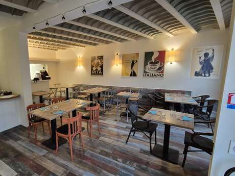 RESTAURANT SUR LA PLACE - JOUARE CHRISTOPHE