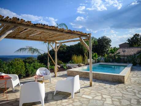 "LES TROIS TOURS" GÎTE POUR ADULTE