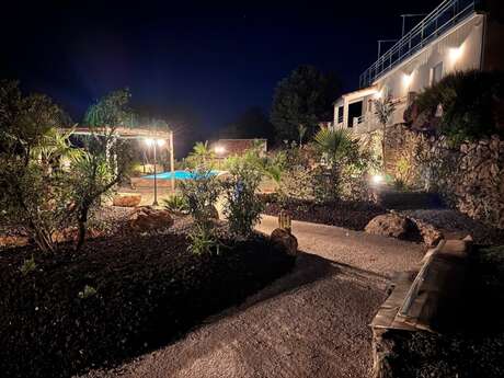 "LES TROIS TOURS" GÎTE POUR ADULTE