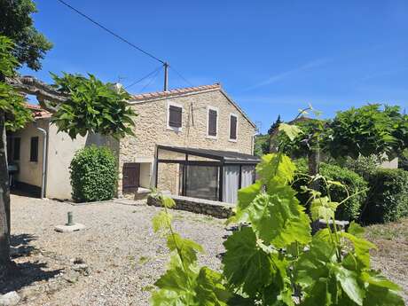 MAISON EN PIERRE POUR 4 PERSONNES EN PLAINE NATURE À FOURNES / SIRAN