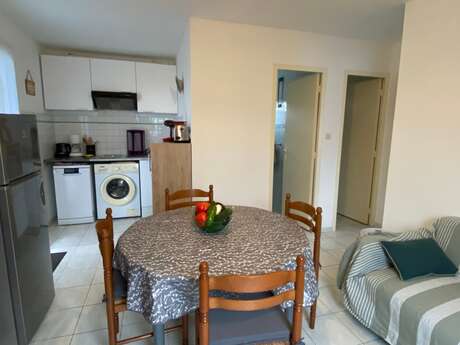 GÎTE POUR 4 PERS. À PAILHÈS, HÉRAULT – LOCATION CLIMATISÉE AVEC TERRASSE PRIVÉE