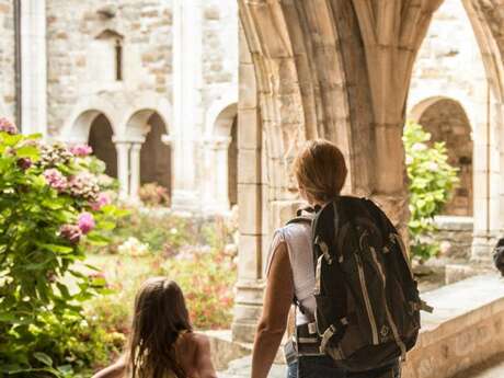 Pays d'Art et d'Histoire : Visite Ludique en Famille "Les Secrets des Moines !" Pays d'Art et d'Histoire : Visite Ludique en Famille "Les Secrets des Moines !"