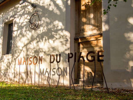 Les ateliers  enfants de la Maison du  Piage : "Atelier sculpture de la Préhistoire"