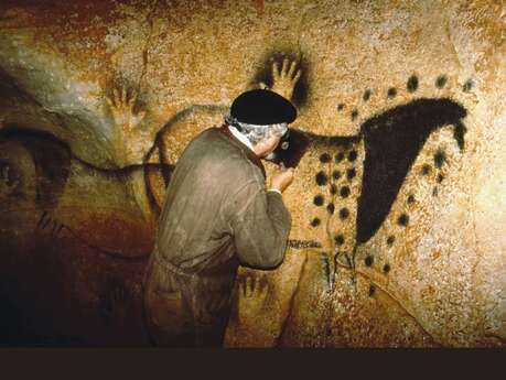 Conférence "Le préhistorien au milieu des grottes ornées - Méthode d'étude" par Michel Lorblanchet