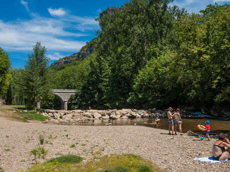 Baignade dans la rivière Célé à Brengues Baignade dans la rivière Célé à Brengues
