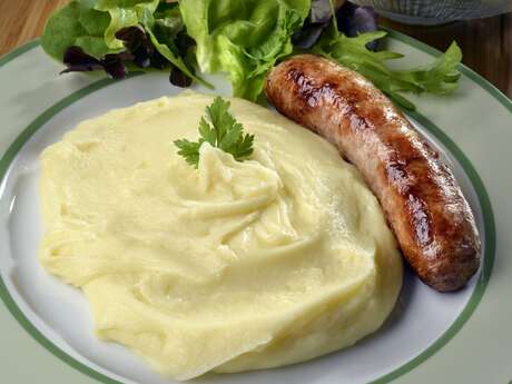Repas aligot-saucisse à Dégagnac