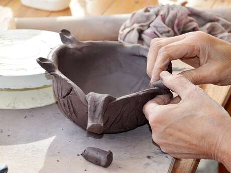 Atelier modelage aux Ateliers à Cazals